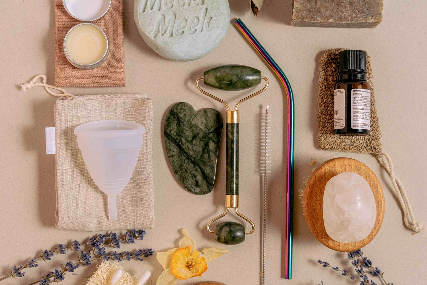 https://retothex.com/cdn/shop/articles/reusable_ecofriendly_alternatives_to_everyday_products.jpg?v=1701363042
